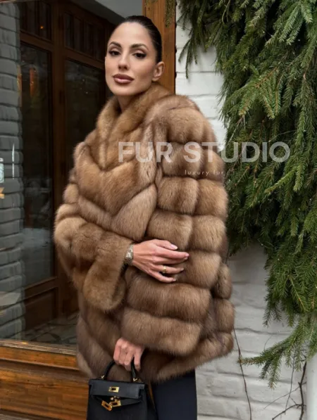 Полушубок из куницы с воротником V-образным - фото 7