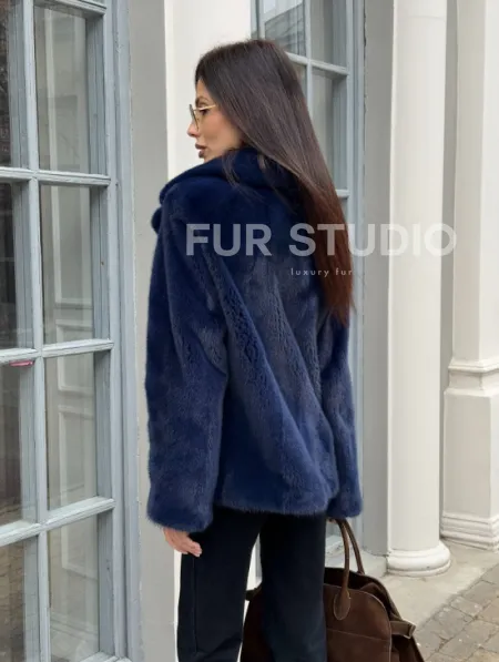Синий норковый полушубок с английским воротником - фото 6