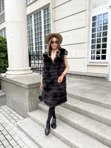 Жилет из куницы в цвете соболь - фото 4