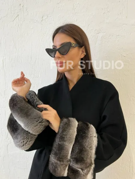 Пальто с мехом шиншиллы - цвет черный - фото 1