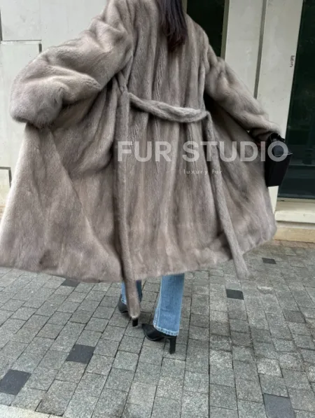 Стильная шуба из скандинавской норки - фото 4