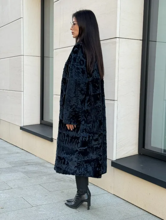 Пальто из меха каракуля с V-образным воротником, цвет Indigo Blue - фото 4