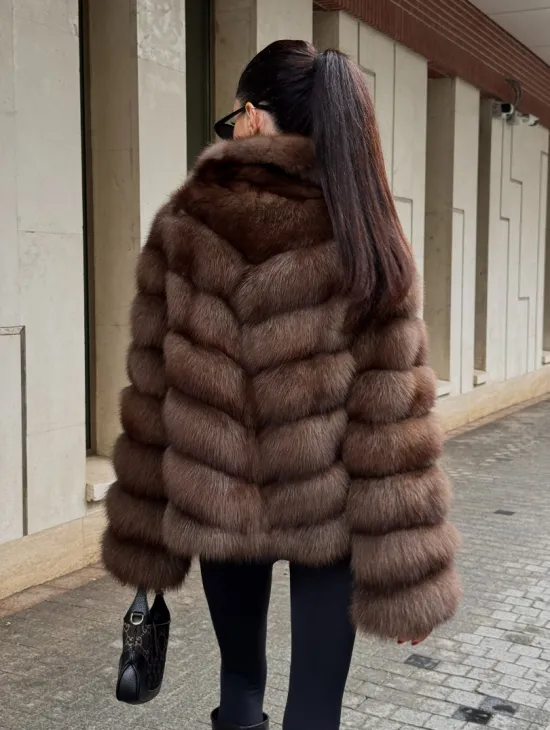 Шуба из меха куницы Dark с английским воротником - фото 6