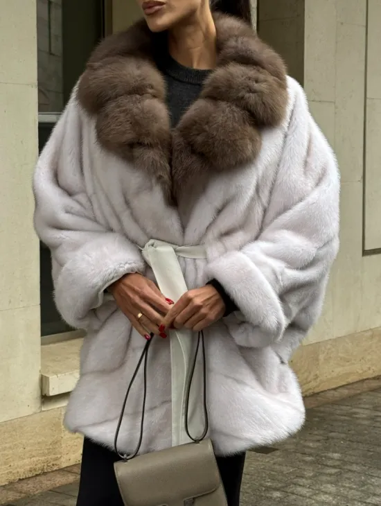 Шуба Oversize из норки с потайным поясом и английским воротником из меха куницы - фото 4