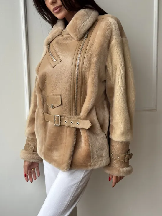 Трендовая куртка - дубленка из натурального меха мериноса и норки на рукавах - фото 5