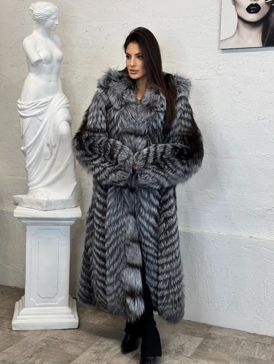 Длинная шуба с капюшоном из натуральной лисы Silver Fox Fur в росшив - фото 7