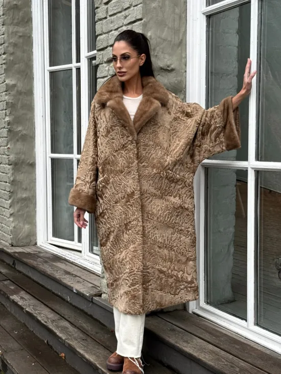 Женская шуба из меха каракуля GOLD кимоно паркет английский воротник - фото 9