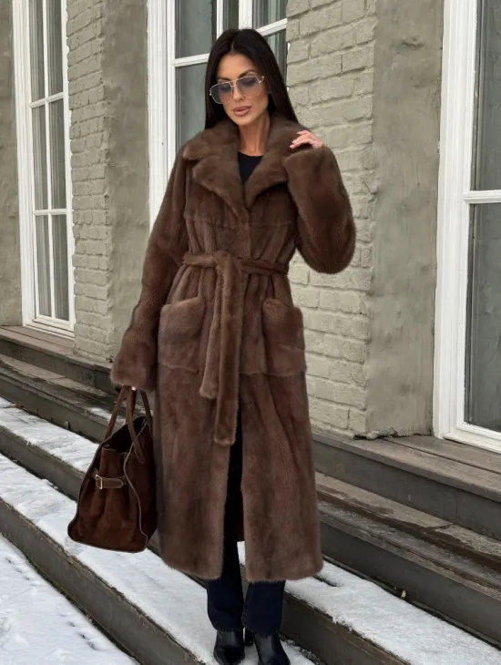 Классическая женская норковая шуба в цвете соболь с поясом и накладными карманами - фото 4