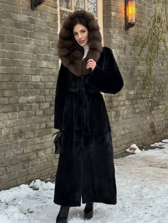 Длинная норковая шуба из норки Blackglama с капюшоном из меха куницы - фото 9