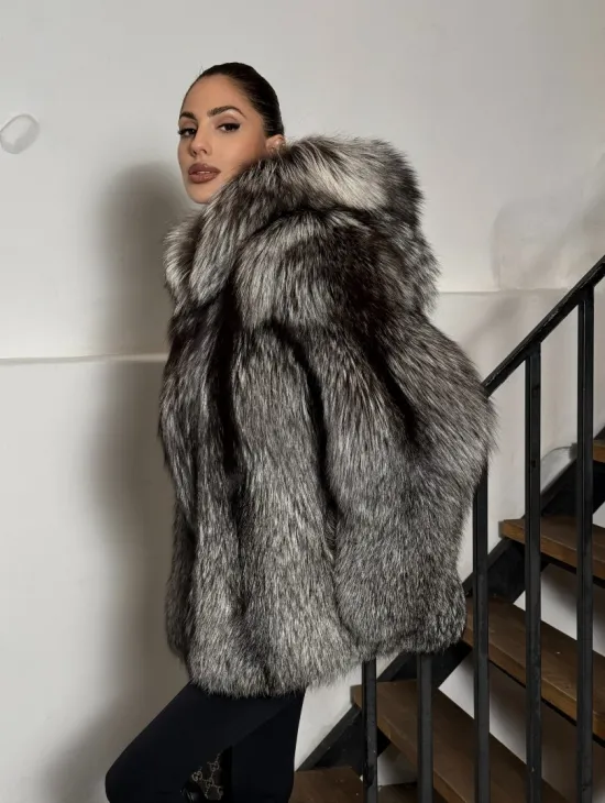 Полушубок из чернобурки с капюшоном цельные пластины - фото 11