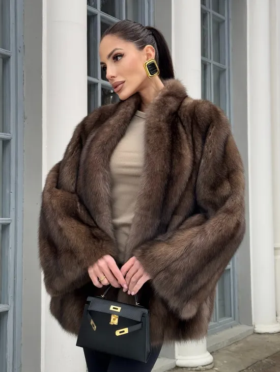 Полушубок из баргузинского соболя с V-образным воротником седина 2/3 - фото 0