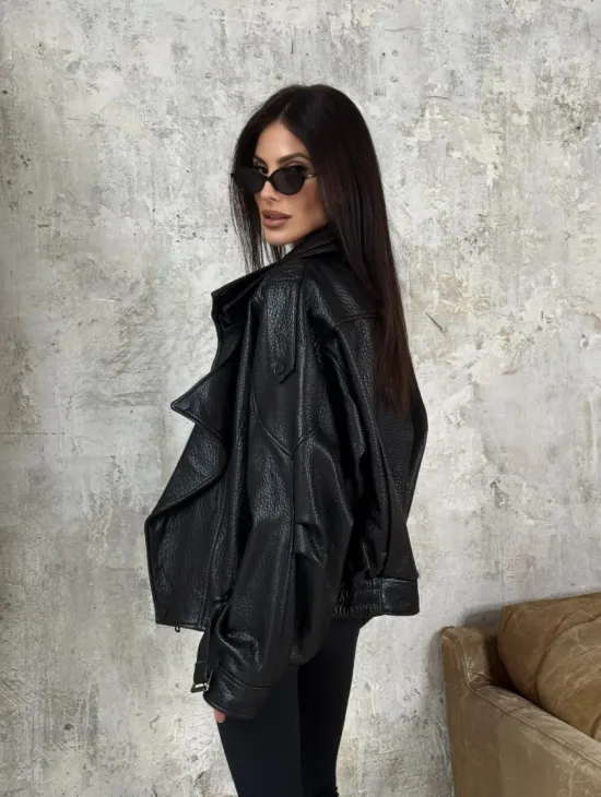 Черная бомбер-курточка «Оверсайз» из кожи Джумбо с двойным воротником и карманами - фото 13