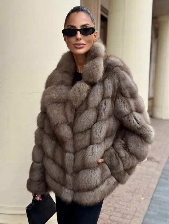 Короткая шуба из куницы - цвет пастель - фото 3