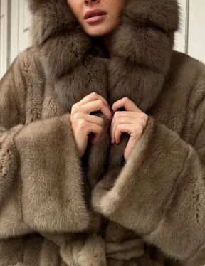 Полушубок норковый с капюшоном из меха куницы - фото 1