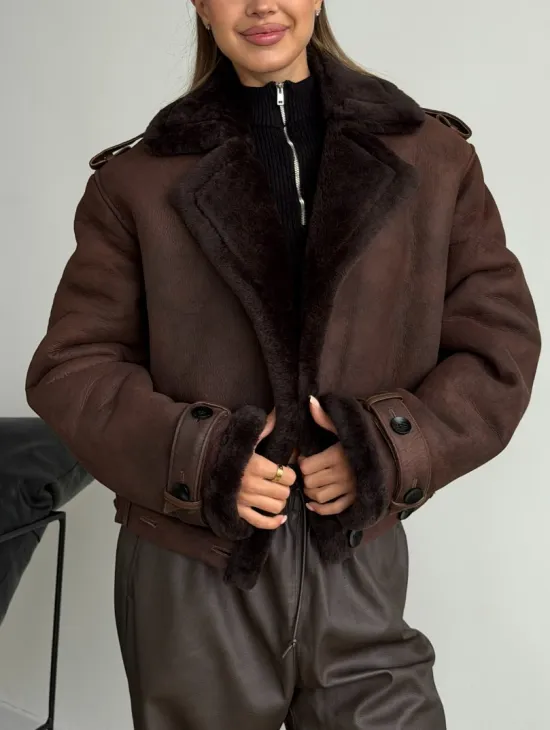 Двубортная короткая дубленка - фото 5