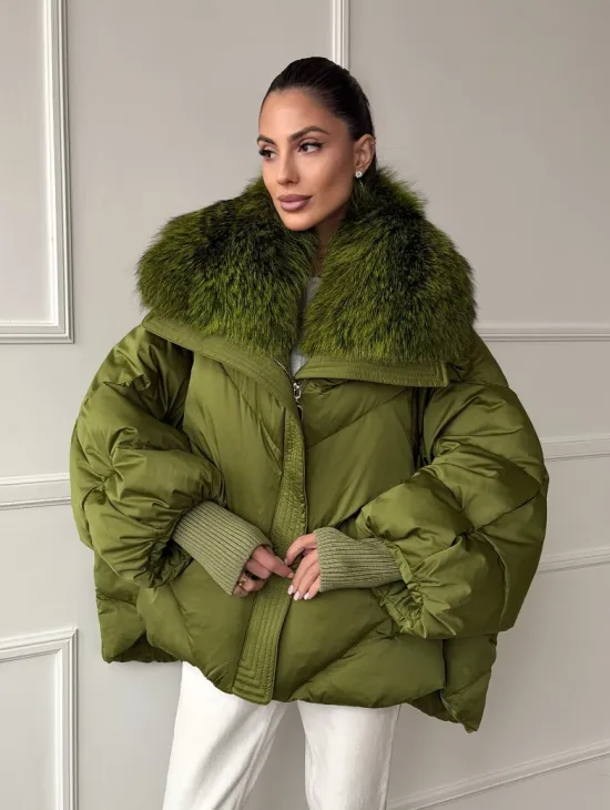 Женский стеганный пуховик с воротником чернобурки - фото 0