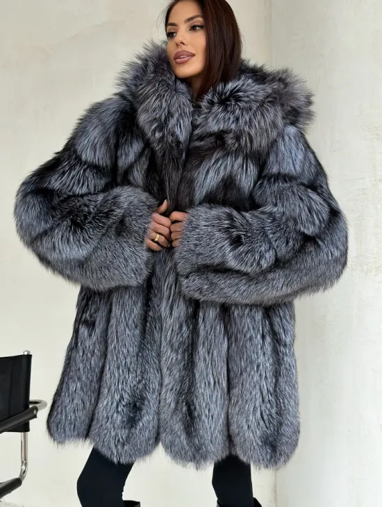 Шуба из натурального меха чернобурки с капюшоном - фото 3