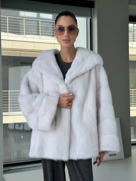 Белый норковый полушубок с капюшоном кобра - фото 11
