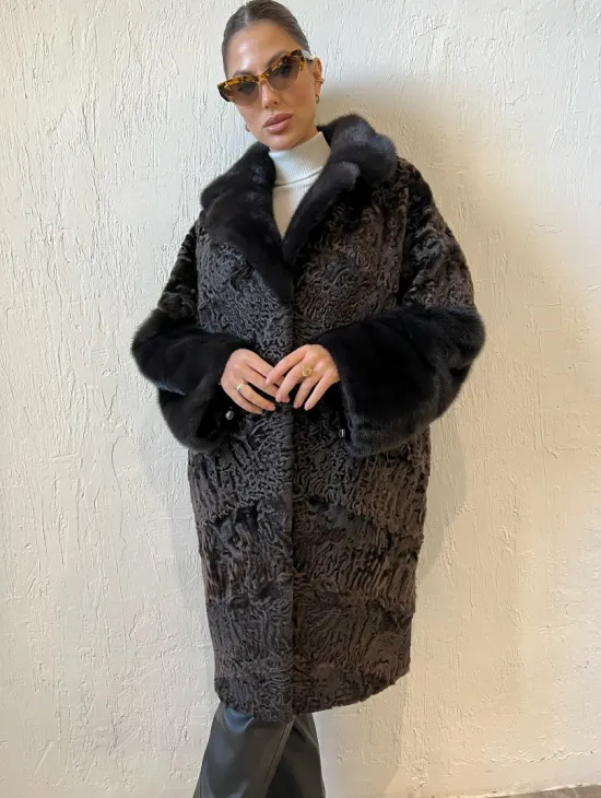 Шуба из каракульчи с отделкой из меха норки - фото 4