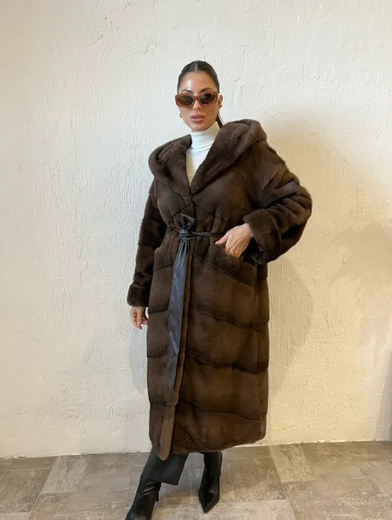 Шуба из меха норки с капюшоном - цвет соболь - фото 1