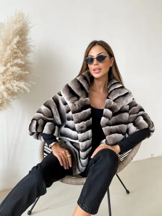 Болеро из шиншиллового орилага с воротником-стойка - фото 0