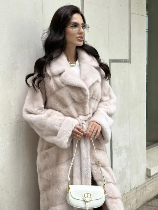 Бежевая норковая шуба в цвете пудра - фото 3